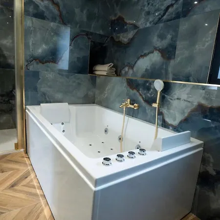 Saphir Design & Whirlpool Bath * 鲁昂